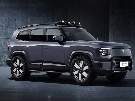 Deepal G318 Full Electric Car has a 14.6-inch large-size screen, the car system is rich in features, equipped with front and rear dual-motor four-wheel drive system